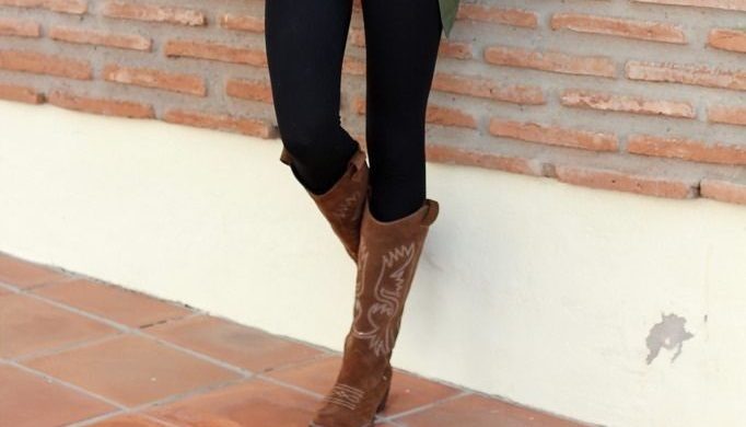 Wear brown boots with black pant – A Perfect attire for all occasions